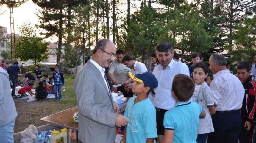 B&uuml;nyan Ulu Camiinde 450 &Ouml;ğrenciye İftar Verildi