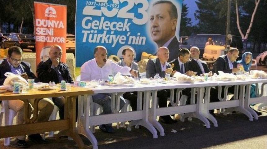 Ak Partililer &ldquo;ahde Vefa&rdquo; İftar Yemeğinde Buluştu