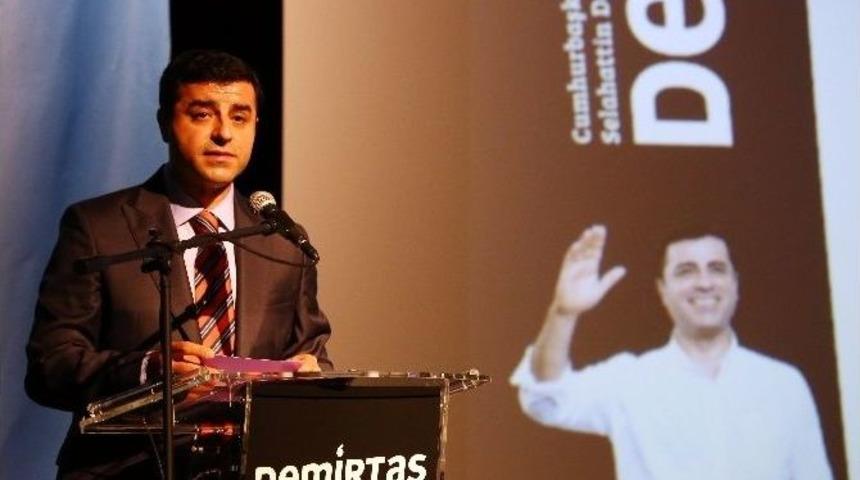 Demirtaş Salonda Berkin Elvan&rsquo;ın Annesini Alkışlattı
