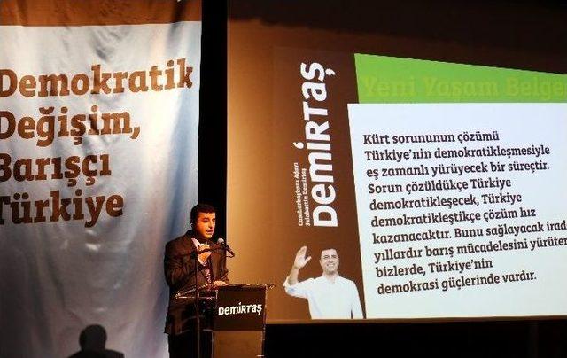 Demirtaş Salonda Berkin Elvan’ın Annesini Alkışlattı