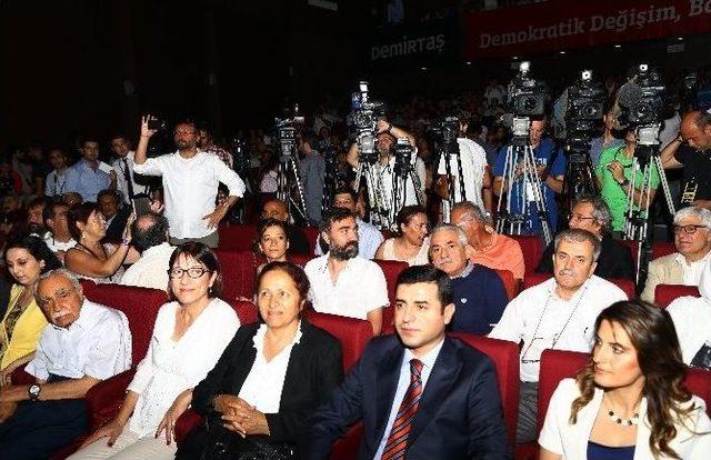 Demirtaş Salonda Berkin Elvan’ın Annesini Alkışlattı