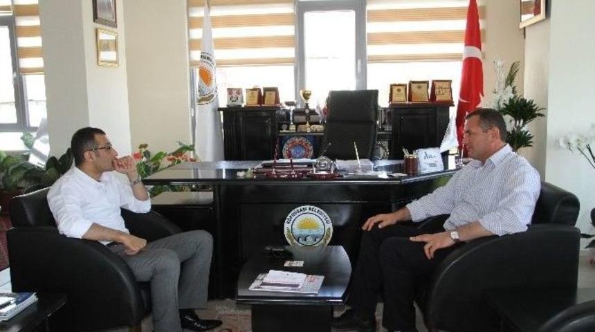 K&ouml;pr&uuml;başı'nın Yeni Kaymakamına İlk Ziyaret Başkan Mergen'den