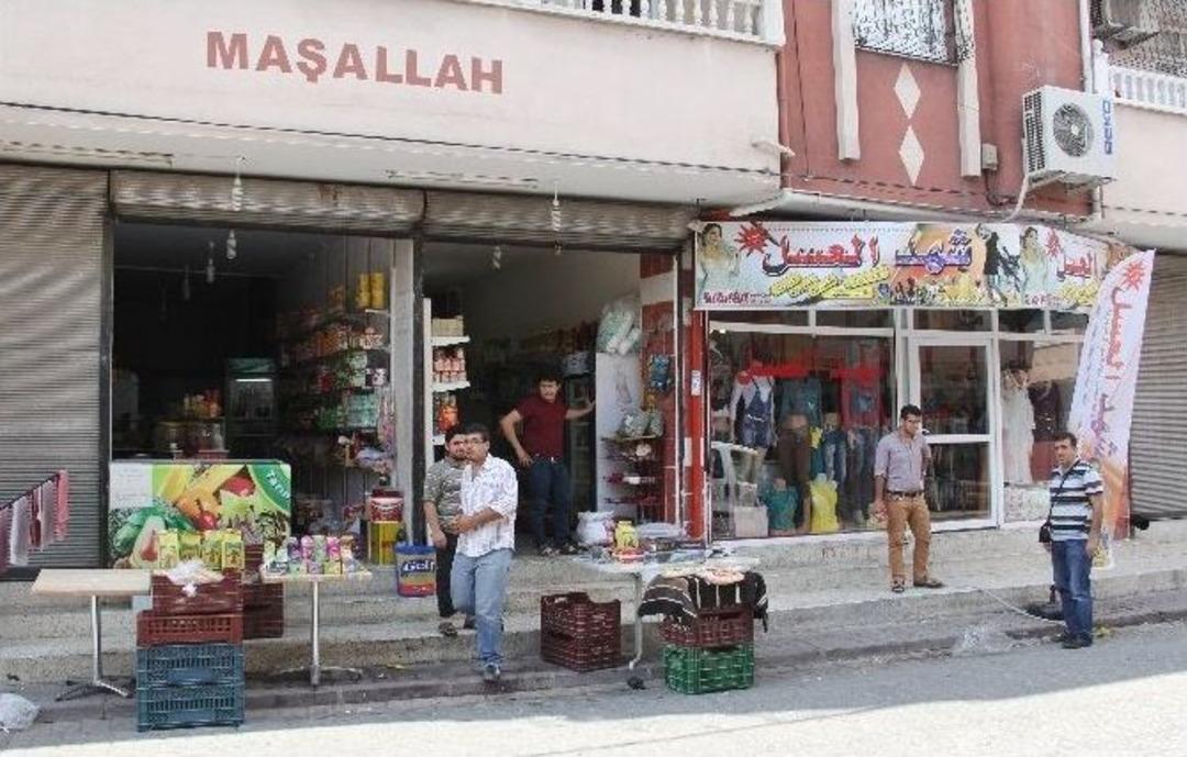 Suriyelilerden Hara&ccedil; İsteyenler Tutuklandı, Yakınları D&uuml;kkanları Bastı