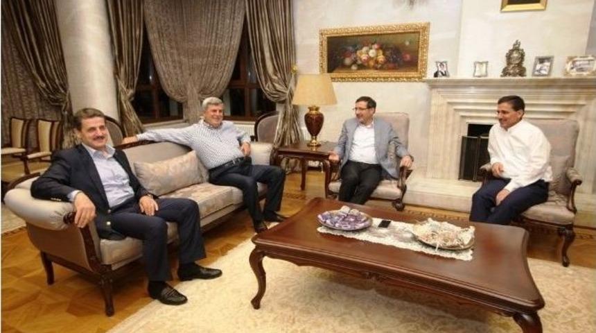 Umruden D&ouml;nen Vali Topaca'ya Başkan Karaosmanoğlu'dan Ziyaret