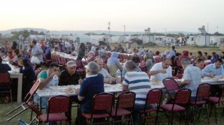 Mevsimlik İş&ccedil;iler, İftarda Biraraya Geldi