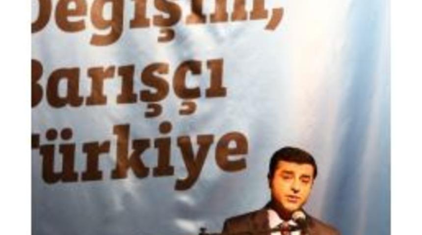 Selahattin Demirtaş: &ldquo;bu Bayrak Bir&ccedil;ok Su&ccedil;u &Ouml;rtmek İ&ccedil;in Kullanıldı&rdquo;
