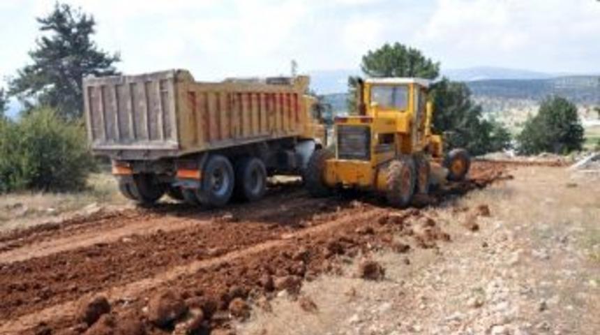 Erdemli Belediyesi'nin Alt Yapı &Ccedil;alışmaları S&uuml;r&uuml;yor