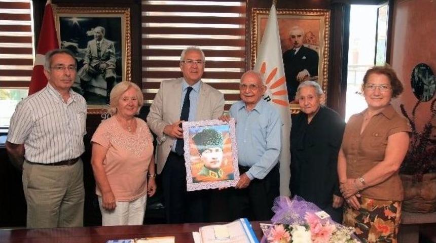 Huzurevindeki Yaşlılara Kişisel Bakım Hizmeti