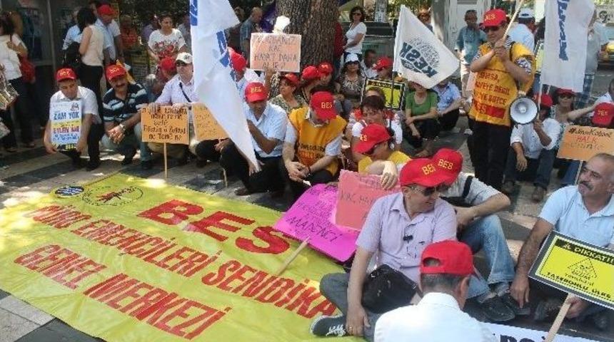Bes &Uuml;yesi Kamu &Ccedil;alışanları Oturma Eylemi Yaptı