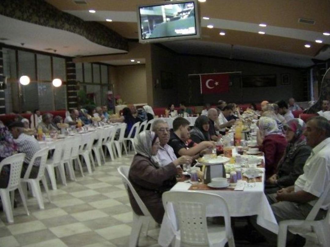 Biga'daki Şehit Ve Gazi Aileleri İftarda Biraraya Geldi