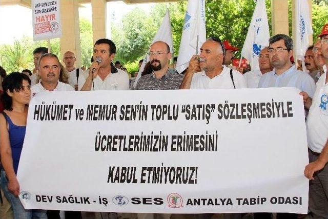 Sağlık&ccedil;ılardan Toplu Satış S&ouml;zleşmesi Eylemi 1