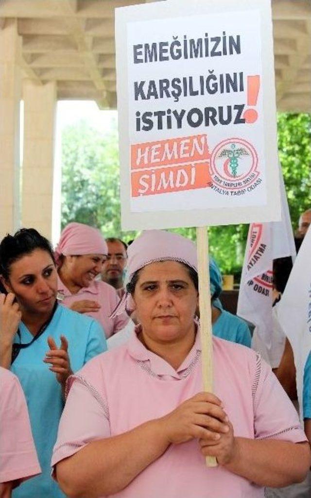 Sağlık&ccedil;ılardan Toplu Satış S&ouml;zleşmesi Eylemi 2