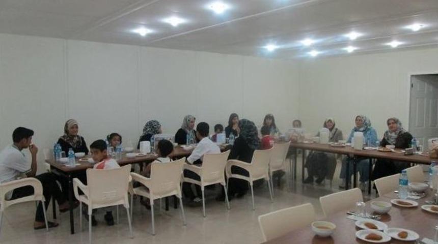 Suriyeli Misafirlere İftar Verildi