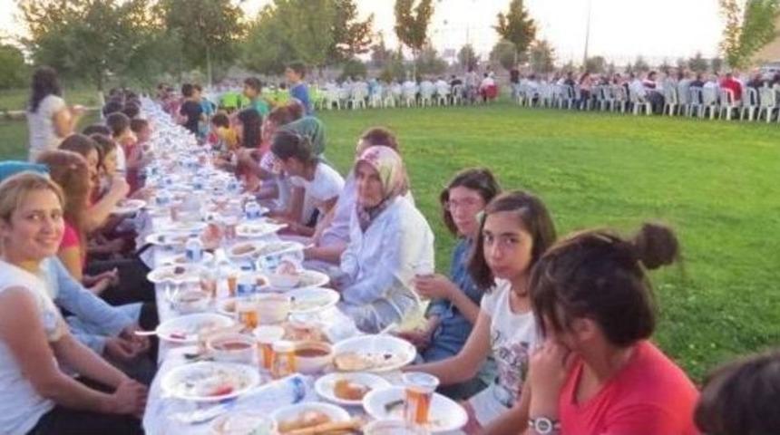 Yader &Uuml;yeleri Sevgi Evleri&rsquo;nde İftarda Bir Araya Geldi