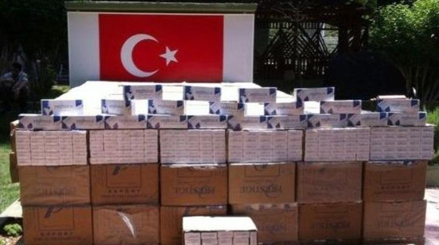 Kaza Yapan Kamyondan 145 Bin Paket Ka&ccedil;ak Sigara &Ccedil;ıktı