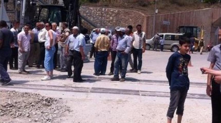 Alifuatpaşa&rsquo;da Hemzemin Ge&ccedil;idin Kapanmasına Vatandaş Tepki G&ouml;sterdi