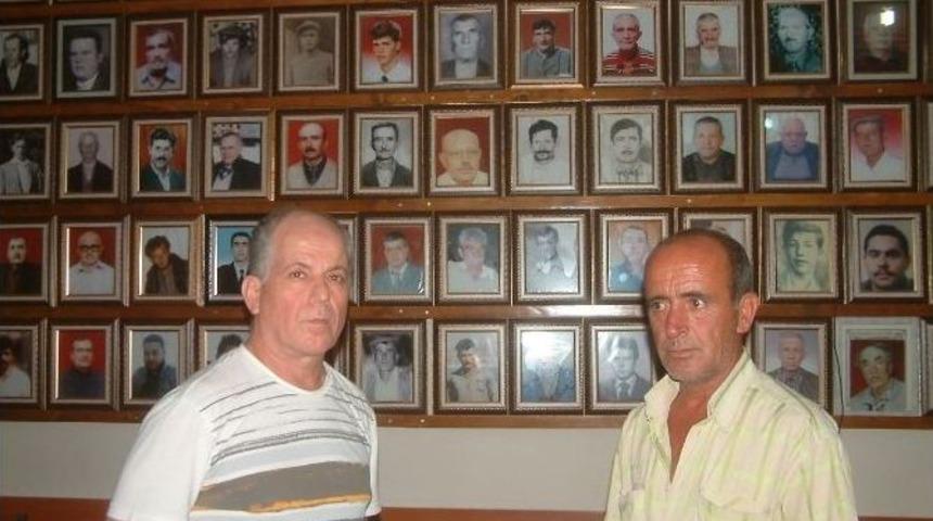 Mahallesinde &Ouml;len 158 Kişinin Fotoğrafını Sergiliyor