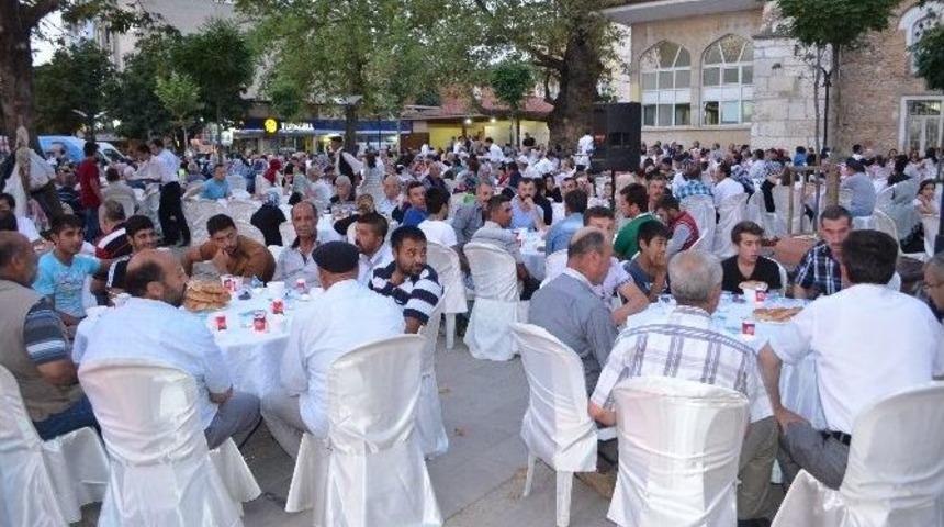 Geleneksel Ak Parti İftarları Devam Ediyor