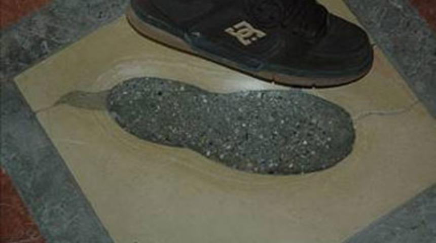 Şeytanın ayak izleri...