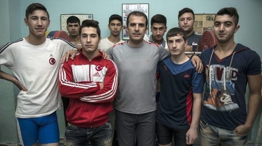 Yetiştirme Yurdundan Avrupa Podyumlarına