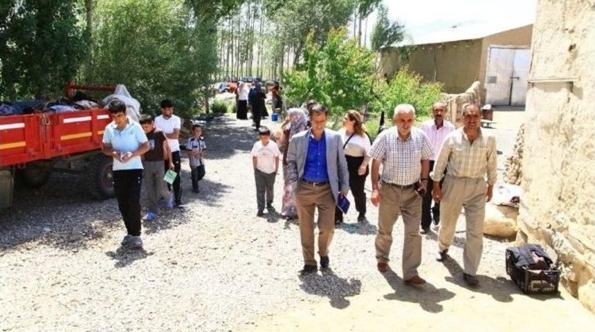 İpekyolu Belediyesi&rsquo;nden Evi Yanan Aileye Ziyaret