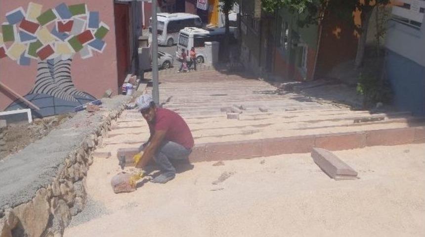 Belediyeden Dik Yokuşlu Yollarda Merdiven Yenileme &Ccedil;alışmaları