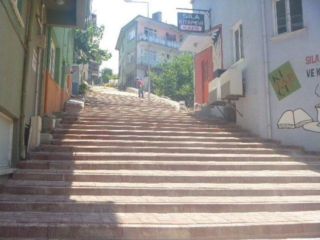 Belediyeden Dik Yokuşlu Yollarda Merdiven Yenileme &Ccedil;alışmaları 1