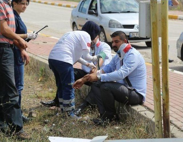 Otomobiller &Ccedil;arpıştı: &Uuml;&ccedil; Yaralı 1
