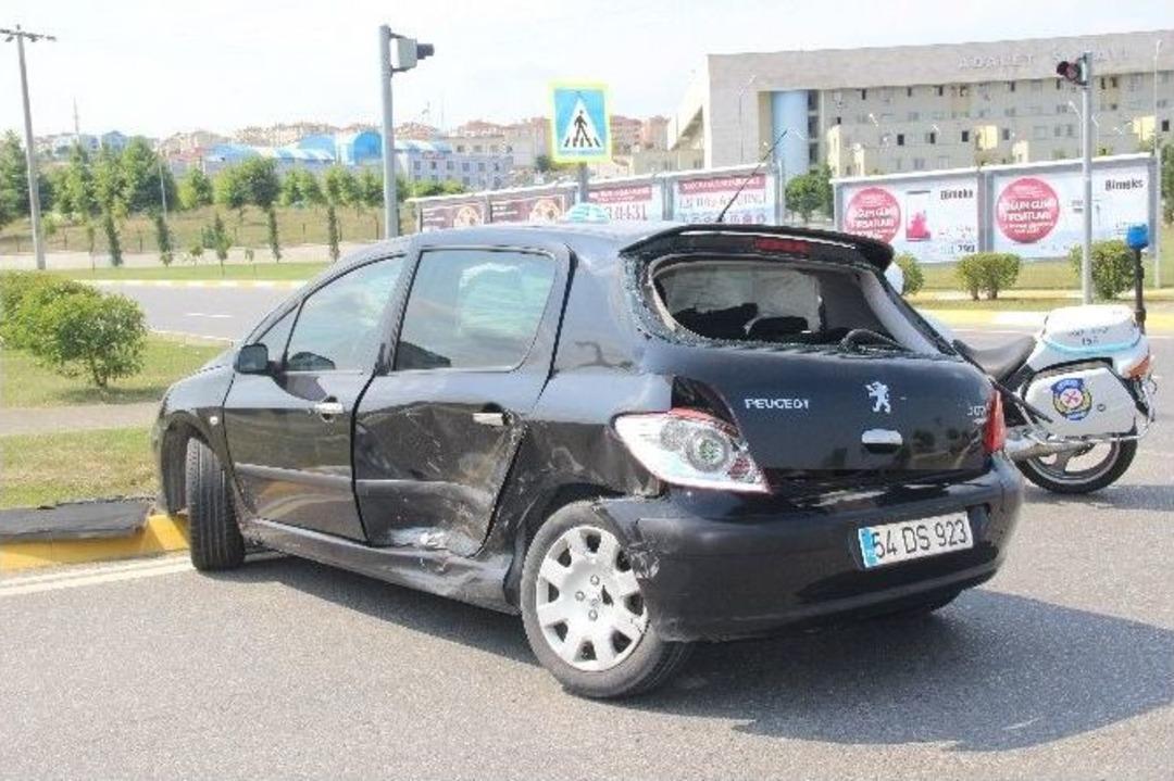 Camili Kavşağında Kaza: 3 Yaralı