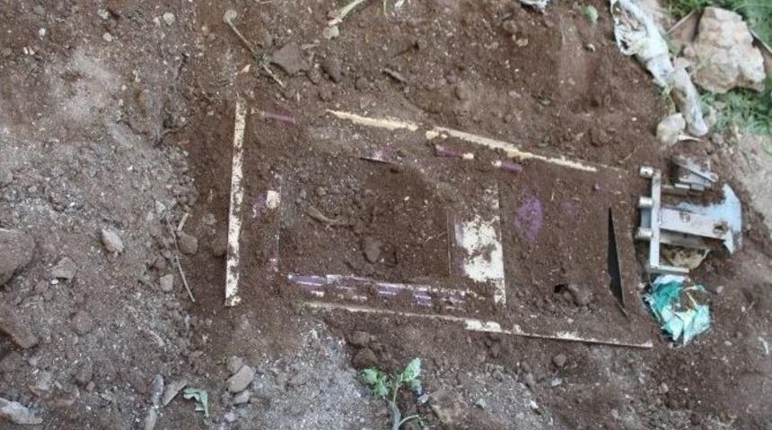 &Ccedil;aldıkları &Ccedil;elik Kasayı Bah&ccedil;eye G&ouml;men 3 Hırsızlık Zanlısı Yakalandı