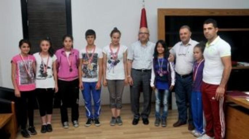 Kadın Judoculardan Başkan &Ccedil;oban&rsquo;a Ziyaret