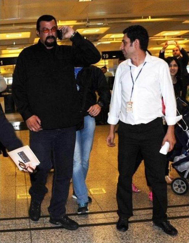 Steven Seagal Konser Vermek İ&ccedil;in T&uuml;rkiye&rsquo;ye Geldi 1
