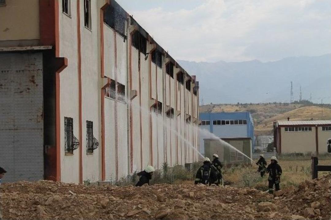 Denizli'de Fabrika Yangını Korkuttu
