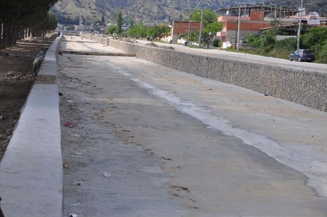 Yağmur Suları Derek&ouml;y Deresine Akacak