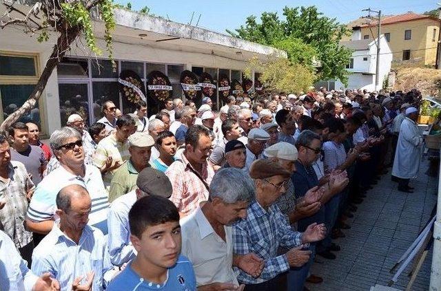 Gençlik Hizmetleri Ve Spor İl Müdürü Akın’ın Annesi Toprağa Verildi