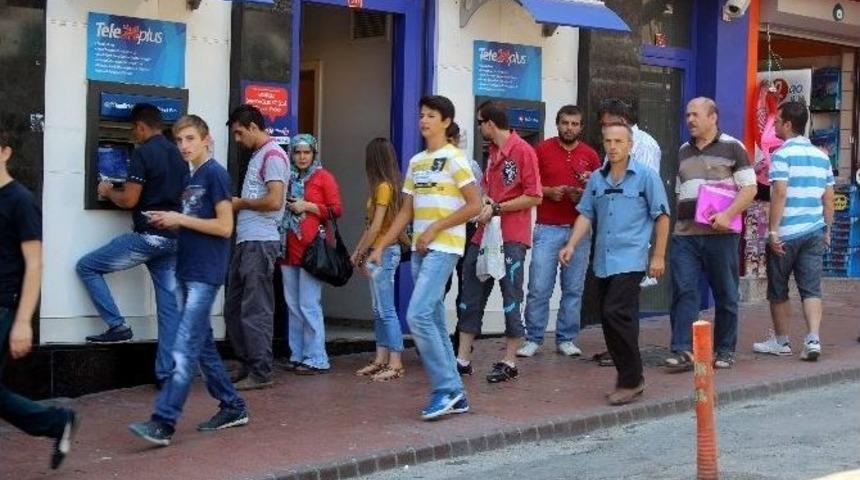 Atm'den İşlem Yaptı, 4 Bin Tl'si Gitti