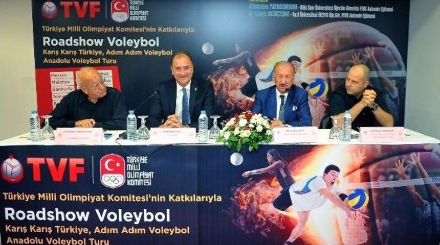 Roadshow Voleybol İle Voleybol Antren&ouml;rleri Eğitilecek