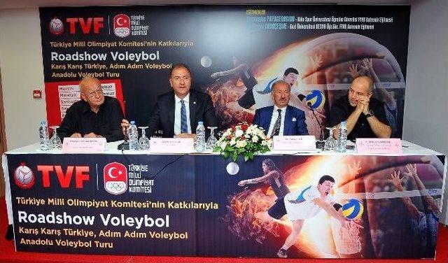 Roadshow Voleybol İle Voleybol Antren&ouml;rleri Eğitilecek 1