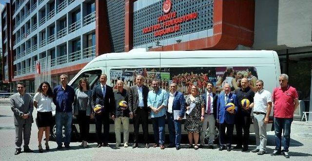 Roadshow Voleybol İle Voleybol Antren&ouml;rleri Eğitilecek 2