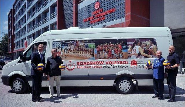 Roadshow Voleybol İle Voleybol Antren&ouml;rleri Eğitilecek 3
