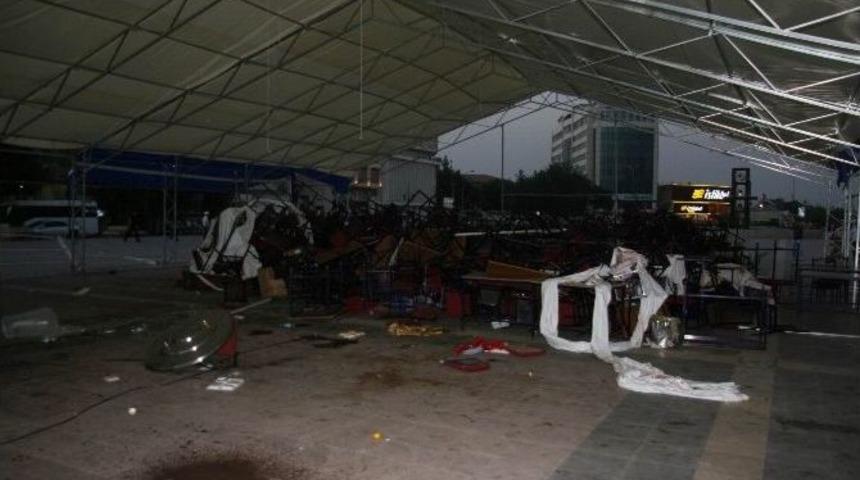 Diyarbakır&rsquo;da Belediyenin İftar &Ccedil;adırına Saldırı