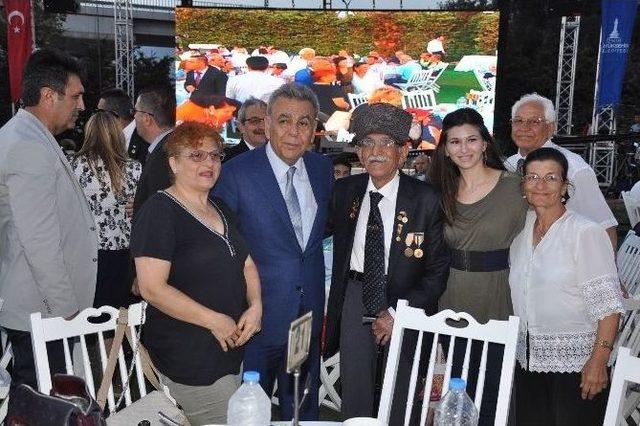 İzmir B&uuml;y&uuml;kşehir Belediyesi, Şehit Yakınlarına Ve Gazilere İftar Verdi 1