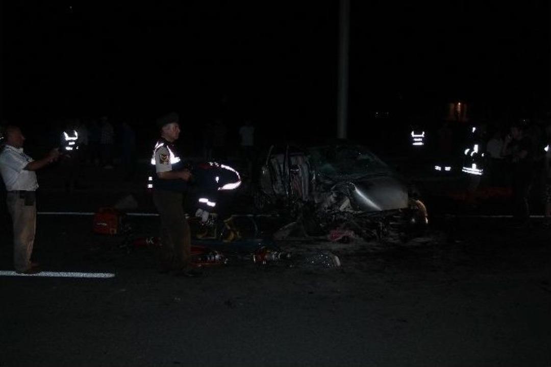 Trabzon'da Trafik Kazası: 3 &Ouml;l&uuml;, 1 Yaralı