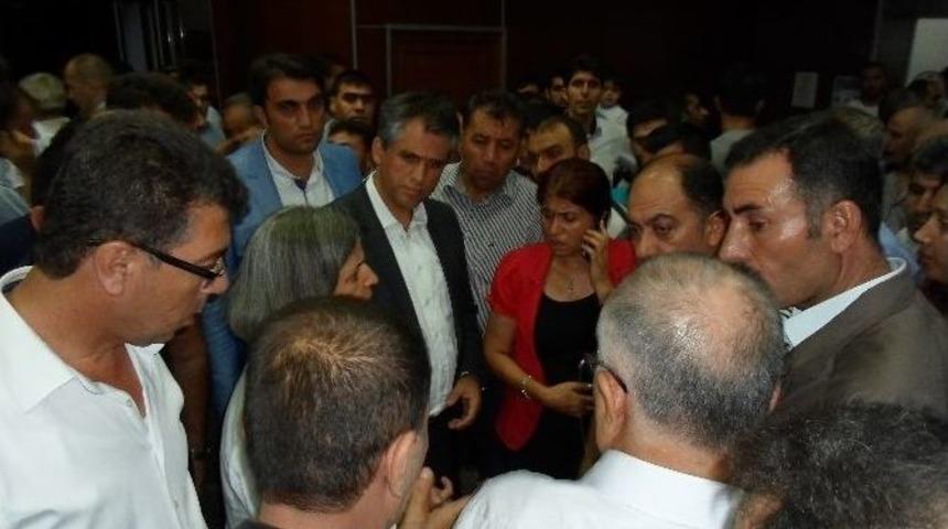 Diyarbakır&rsquo;da Gergin Anlar: 1 Polis Yaralı