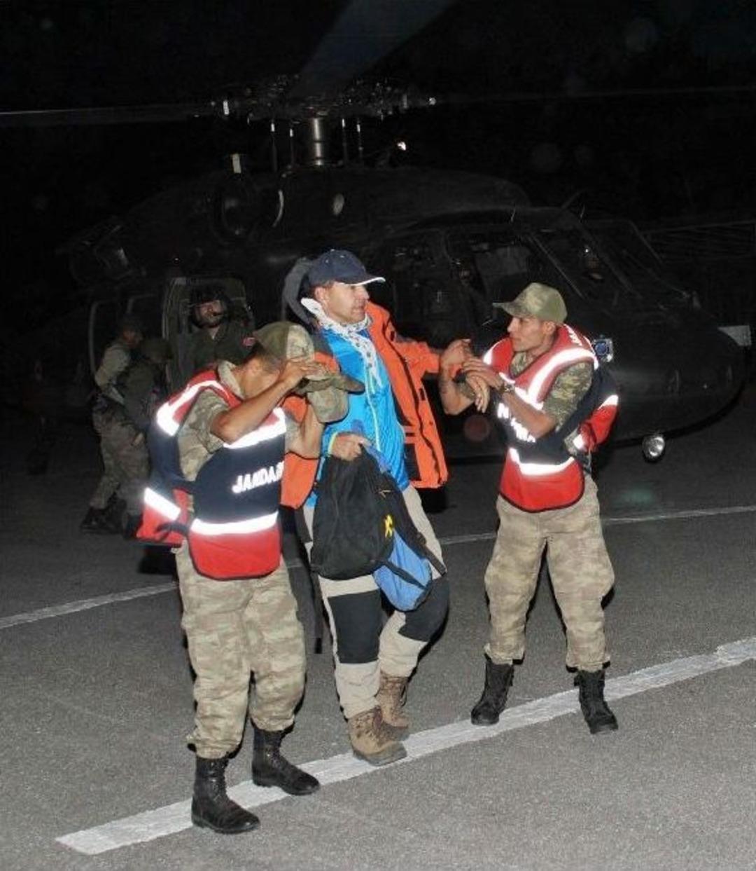 S&uuml;phan Dağı'nda Kaybolan &Ccedil;ek Turistler Bitlis Jandarma Komutanlığı Tarafından Kurtarıldı