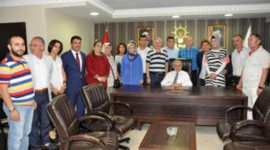 Ekrem Erdem, ak Parti il&ccedil;e başkanlığını ziyaret etti