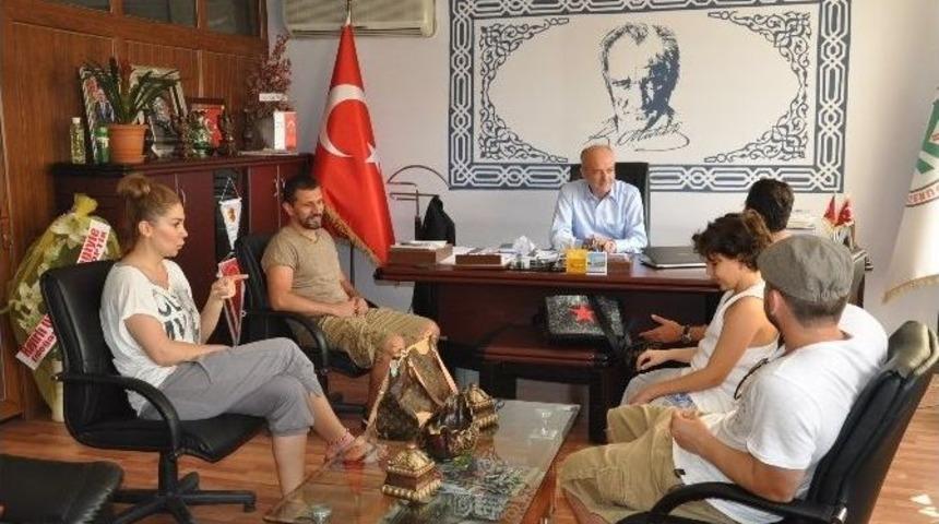 Cengiz K&uuml;&ccedil;&uuml;kayvaz Başkan Bah&ccedil;avan'ı Ziyaret Etti