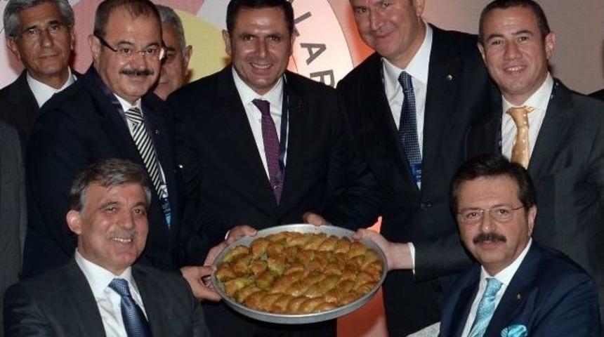 Cumhurbaşkanı G&uuml;l&rsquo;e İftarda Gaziantep Jesti