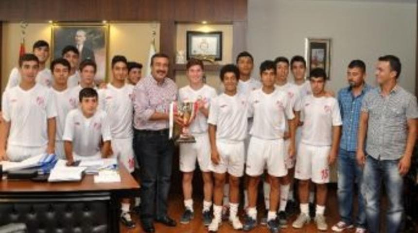 Adana Gen&ccedil;lerbirliği&rsquo;nden &Ccedil;etin'e Teşekk&uuml;r