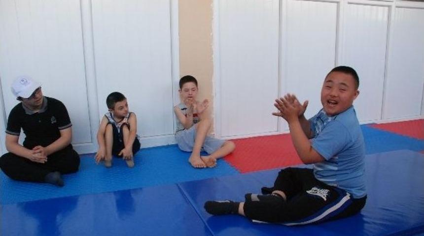 Down Sendromlu &Ccedil;ocuklara Cimnastik Eğitimi